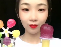 小姐姐吃五彩的嘎嘣脆,小姐姐的美食探险之旅