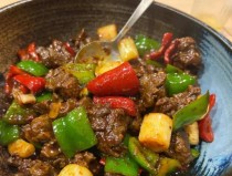 吃瓜51入口家常版西红柿土豆炖牛肉大口吃肉大口喝汤大家怎么过五一呢？